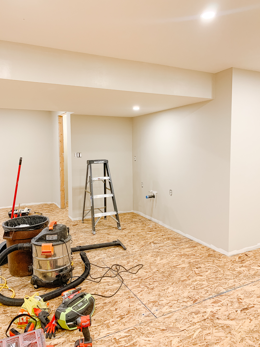 Design Dilemma - What Colour Should I Paint a Bulkhead - Making it in